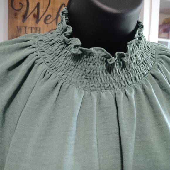 Nine West smocked neck and sleeve hem - Picture 2 of 5